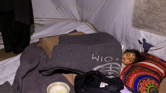 Dentro Gaza: ecco la vita nelle tende allagate