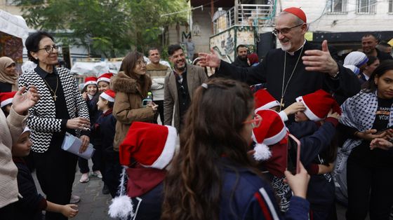 Il cardinale Pizzaballa al suo arrivo alla parrocchia della Sacra Famiglia a Gaza