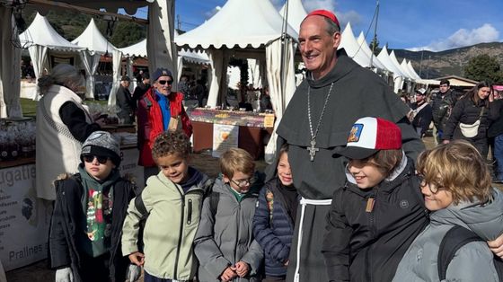 Il cardinale Bustillo: società impaurita e web violento. Ripariamo il vivere civile