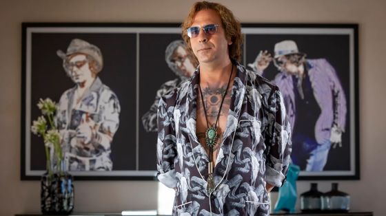 Sul Cammino di Santiago Checco Zalone scivola ma non troppo