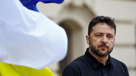 Cosa c'è nell'ultima bozza del piano di pace che Zelensky discuterà domenica con Trump