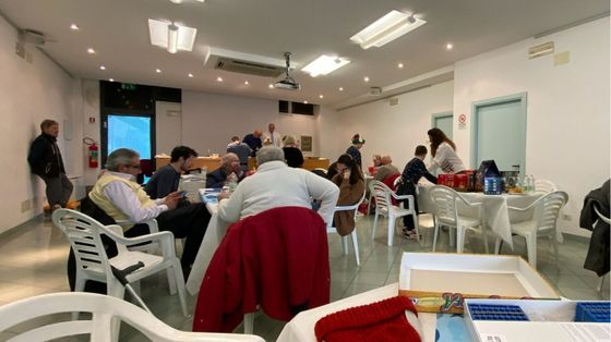 Aggiungi un posto a tavola. A Bellaria venti persone sole riunite per il pranzo natalizio