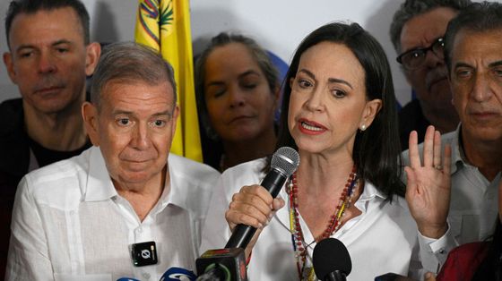 La leader dell'opposizione Maria Corina Machado insieme al presidente legittimo del Venezuela Gonzalez