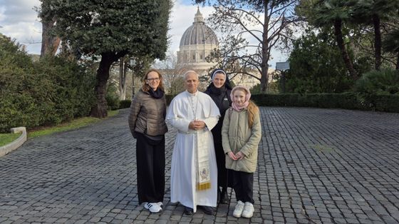 Se passeggiando nei Giardini vaticani incontri il Papa (e lui si ferma a chiacchierare)