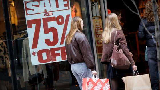 Saldi al via oggi in tutta Italia: spesa media di 172 euro