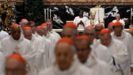 Il Papa ai cardinali: non portatemi le agende personali ma la voci della gente