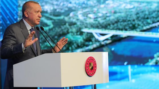 Il «secondo Bosforo» di Erdogan: unirà due mari, divide la Turchia