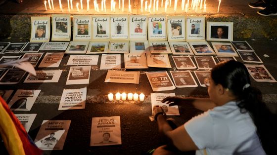 Il presidio delle mamme colombiane sul confine col Venezuela / REUTERS