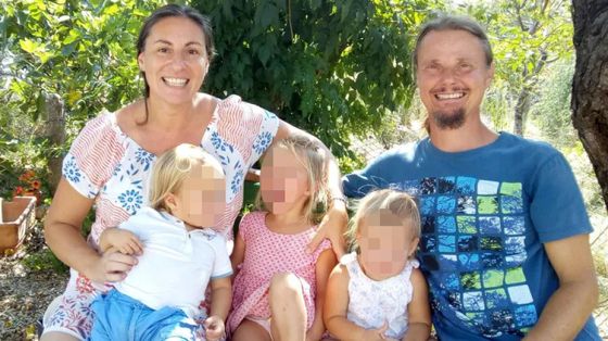 Uno scatto della famiglia anglo-australiana, che viveva nel bosco di Palmoli, in provincia di Chieti, pubblicato sul sito web della mamma, Caterine Louise Birmingham
