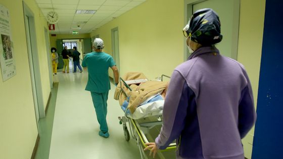 Ospedali di eccellenza e assistenza sul territorio: si avvia la riforma Schillaci