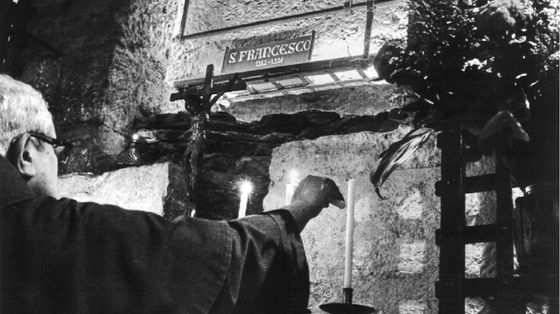 «Il corpo di san Francesco per la prima volta visibile a tutti. Ci dice che la vita è bella se consumata per amore»