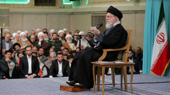 Khamenei riappare in pubblico e attacca gli Usa: ecco cosa ha detto