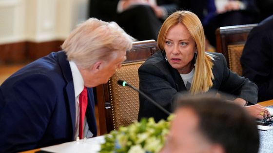 Dazi e Groenladia, la nuova mission di Meloni tra Trump e Ue