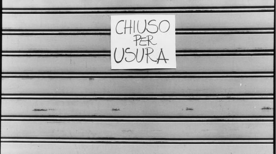 Un negozio chiuso per usura