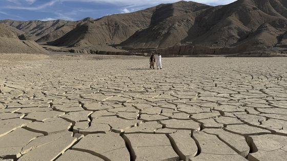 Un bacino idrico prosciugato vicino al confine afghano a Chaman, in Pakista