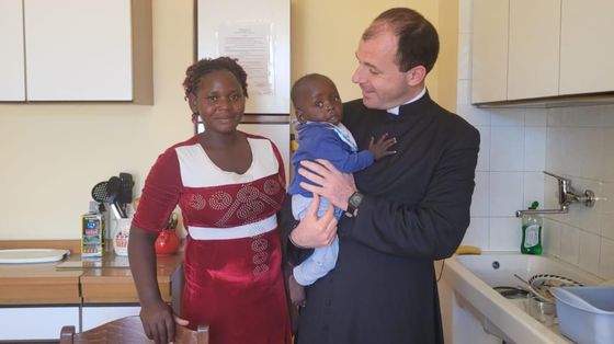 Don Stefano Bisio, parroco delle parrocchie di San Giovanni Battista, Santi Angeli Custodi e San Gerolamo di Quarto a Genova