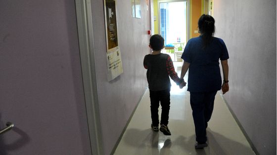 Un bambino seguito in una struttura dedicata