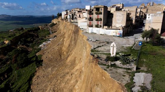 «Niscemi è in un'area ad altissimo rischio». Cronaca di 29 anni di emergenze e soldi mai spesi