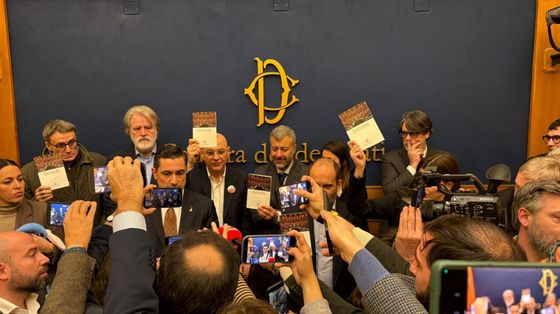 Il no a CasaPound, Bella Ciao e la Costituzione: cos'è successo alla Camera