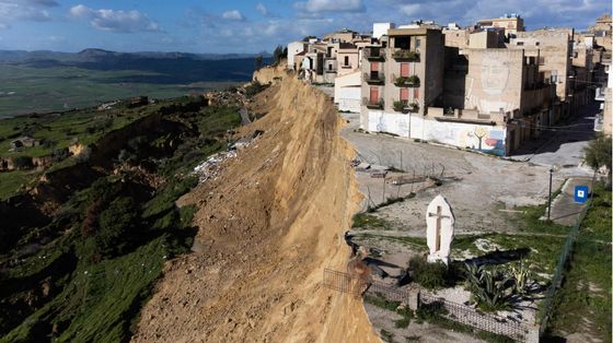 Il caso di Niscemi e come si deve spostare un paese