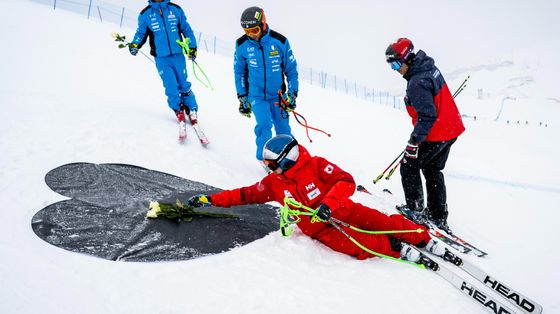 Crans-Montana, un mese dopo: gli abbracci ritrovati, lo sci, le ombre che restano