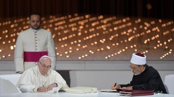Papa Francesco e il Grande Imam di Al-Azhar, Ahmad Al-Tayyib, firmano il Documento sulla fratellanza umana il 4 febbraio 2018