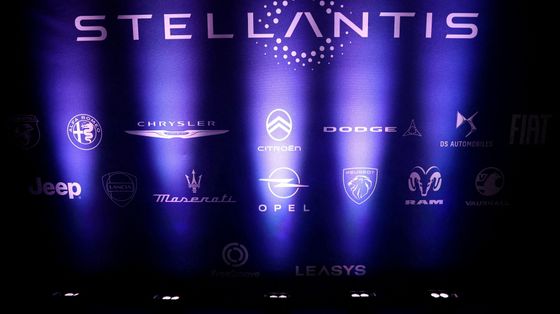 Stellantis fa retromarcia sull'elettrico: maxi-perdita