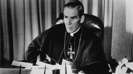 Il vescovo americano Fulton John Sheen (El Paso, 8 maggio 1895 – New York, 9 dicembre 1979)