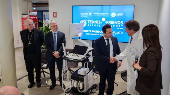 La consegna dell'ecografo