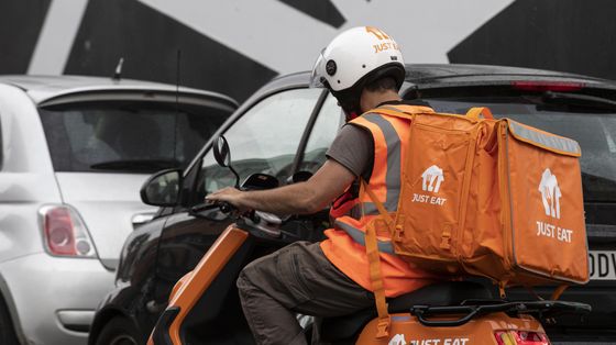 I rider sono autonomi o dipendenti? Contratti in campo e diritti in gioco