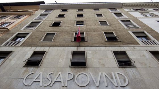 L'aggressione dopo un corteo, le accuse, la legge Scelba: dove nasce la sentenza su Casapound