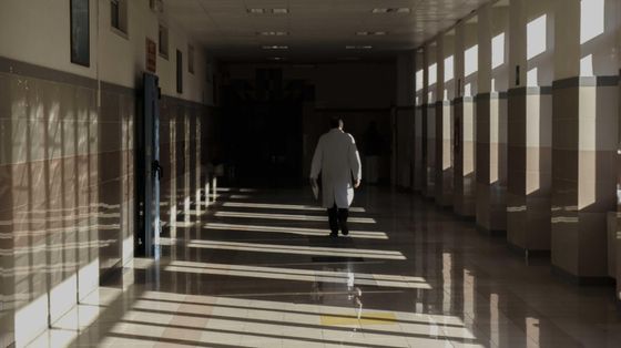 Un medico all'ospedale Monaldi di Napoli