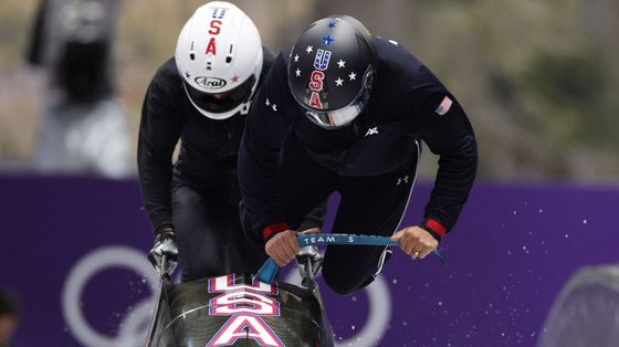 Con il bob di Elana e Jadin la fede corre sul ghiaccio