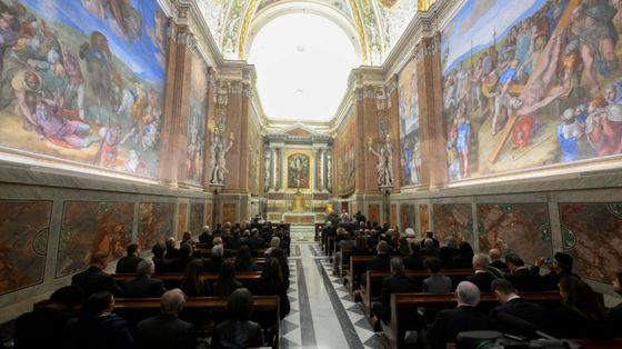 «Quaresima, autentica scuola di libertà».
Il Papa e la Curia sui passi di san Bernardo