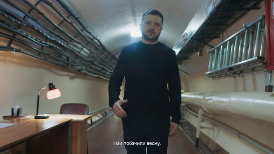 Zelensky mostra per la prima volta il suo bunker. «Qui mi dissero: Volodymyr, c'è una minaccia»