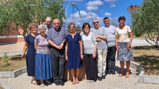 Un gruppo di missionari e missionarie di Chiesa-Mondo