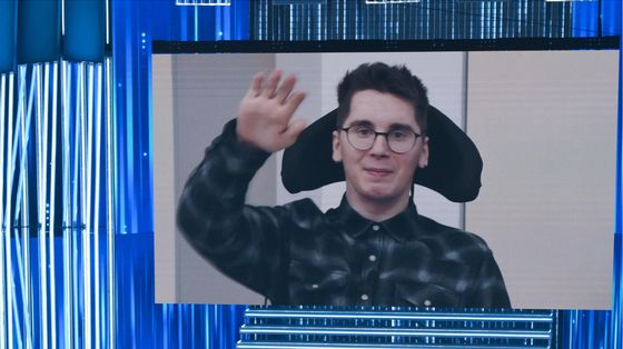 Paolo e l'appello ai giovani: mai più violenza