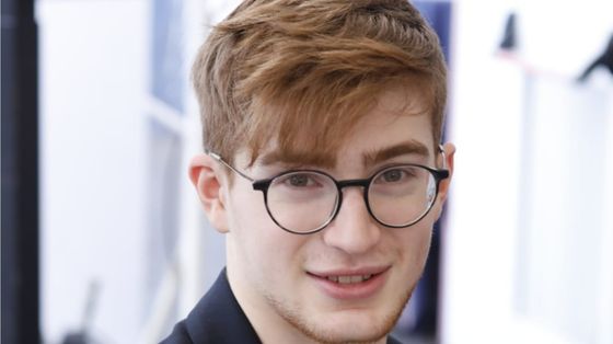 «Gli amici, il nuoto, il futuro tutto da scrivere»: la storia di Edoardo, ragazzo raro come la sua malattia