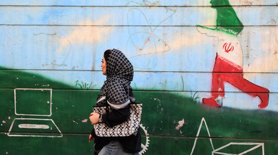 Propaganda, timori ed esultanza sui social. «Finito l'islam politico». «No a fantocci Usa»