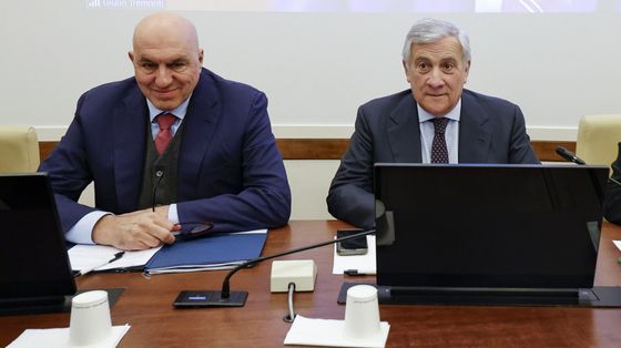 Crosetto e Tajani alle Camere, è scontro. Meloni: «L'Iran non attacchi o sarà peggio»