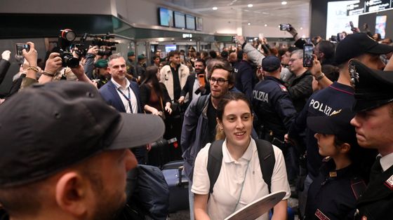 Italiani bloccati a Dubai: in centinaia non sanno ancora come tornare