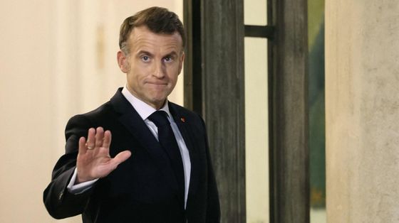 Una base militare dalla Francia e quattro caccia da Londra: i primi sì europei a Washington