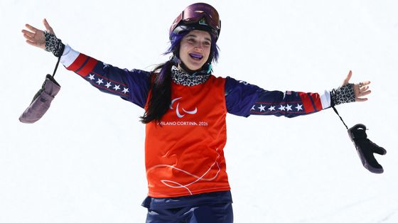 Uno slalom per la vita: sono le mamme dello snowboard