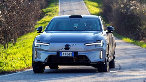 Mezzo pieno in 10 minuti: Volvo ES90 cambia le regole del gioco