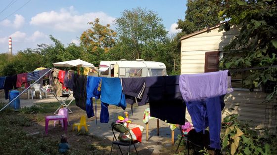 «No al campo solo per sinti a Pavia, è un ghetto, si scelga l’inclusione»