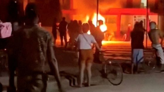 Le proteste l’altra notte a Morón