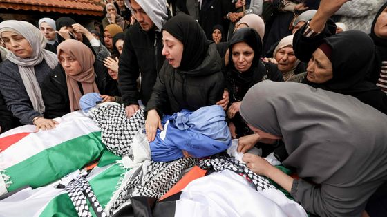 «Perché avete ucciso mia madre e mio padre?»: le parole dei fratellini palestinesi sopravvissuti