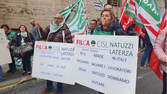 Vertenza Natuzzi senza soluzione: i sindacati chiedono il rientro della produzione dalla Romania