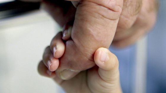 Il congedo di paternità dura 10 giorni. Nel 64% dei casi a usarlo è un uomo che vive al Nord Italia