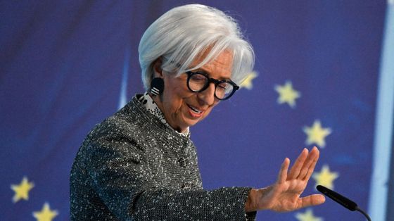 La Bce non tocca i tassi. Ma potrebbe alzarli presto